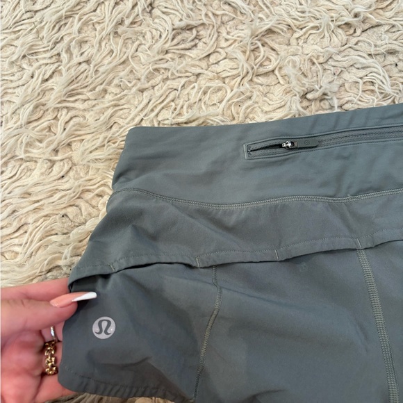 Lululemon Athletica Gray Athletic Shorts Lightweight Moisture-Wicking - Picture 2 of 2